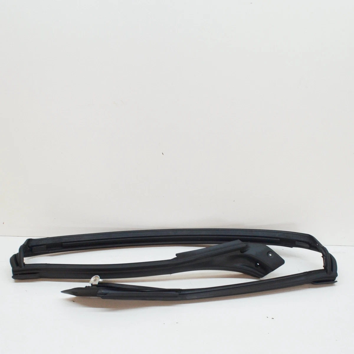 NEW MERCEDES-BENZ SL R231 FRONT WINDSHIELD SEALING A2317200078 