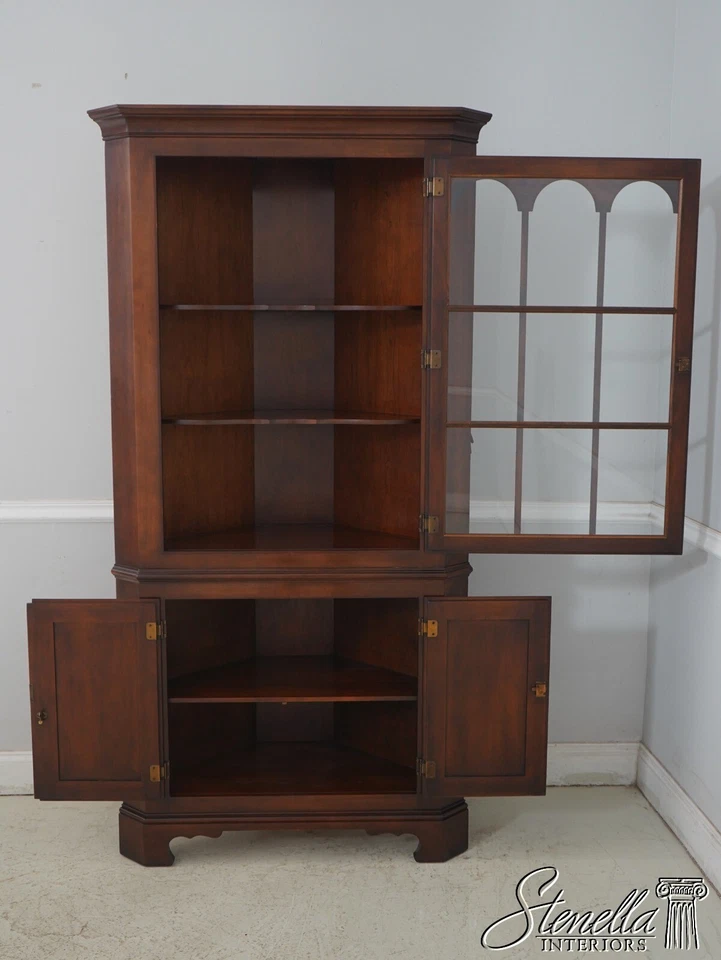 68346: Gabinete de esquina de puerta de vidrio cerezo antiguo STATTON Towne Foto 3 de 4