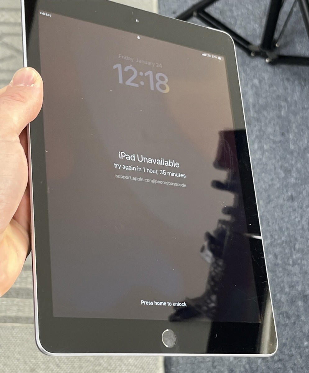 Apple iPad 6th Gen 9.7