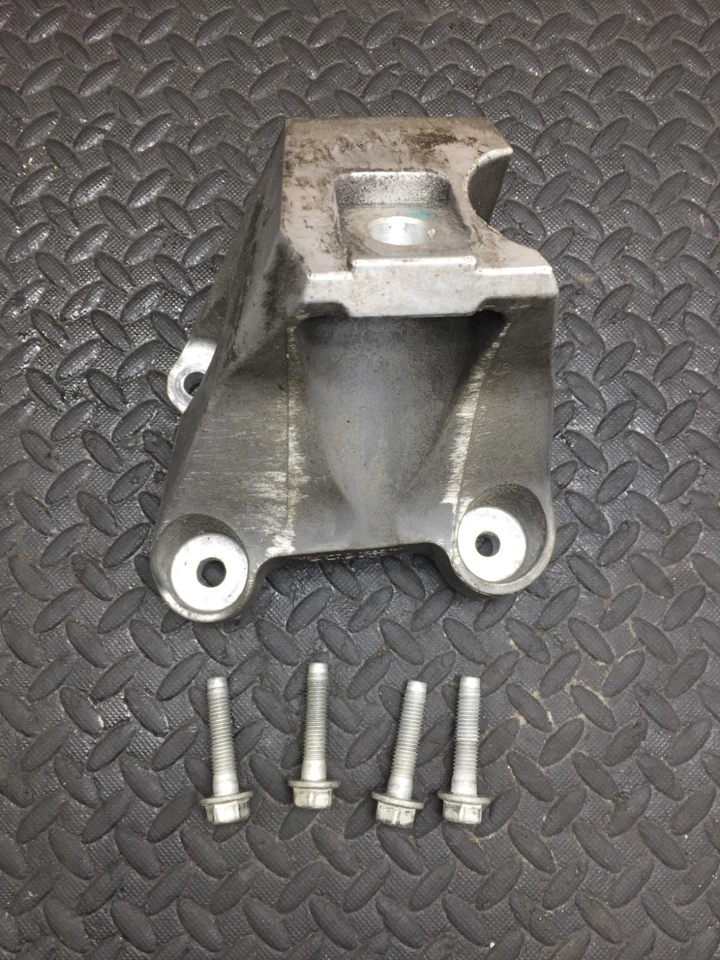 10-15 Camaro SS 6.2L Ls3 Soporte de montaje de motor Pedestal de motor Derecha #3 2637 Foto 4 de 4