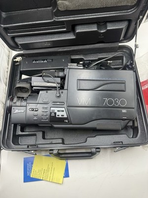 Vintage Zenith VM7030 VHS Camcorder Camera Kit Case Battery Charger Complete
