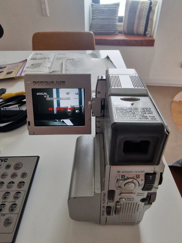 Videocamera digitale JVC GR-DVX4E Mini DV con accessori - Immagine 4 di 4