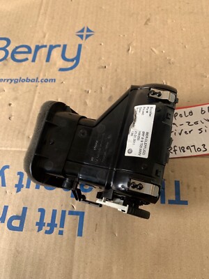 VW ポロ 6R 2009-2017 エアベント 左側 6RF819703A V VW POLO 6R 2009-2017 DRIVER SIDE DASH AIR VENT 6RF819703A. (3347