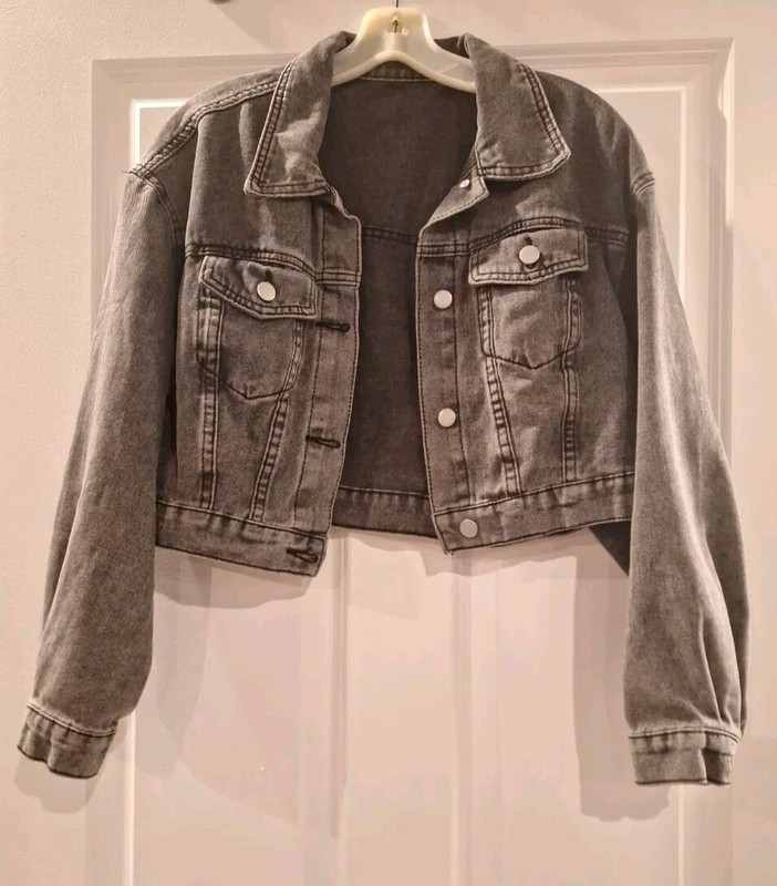 Ladies Dazy Black Denim Short Cropped Jacket. Sz L