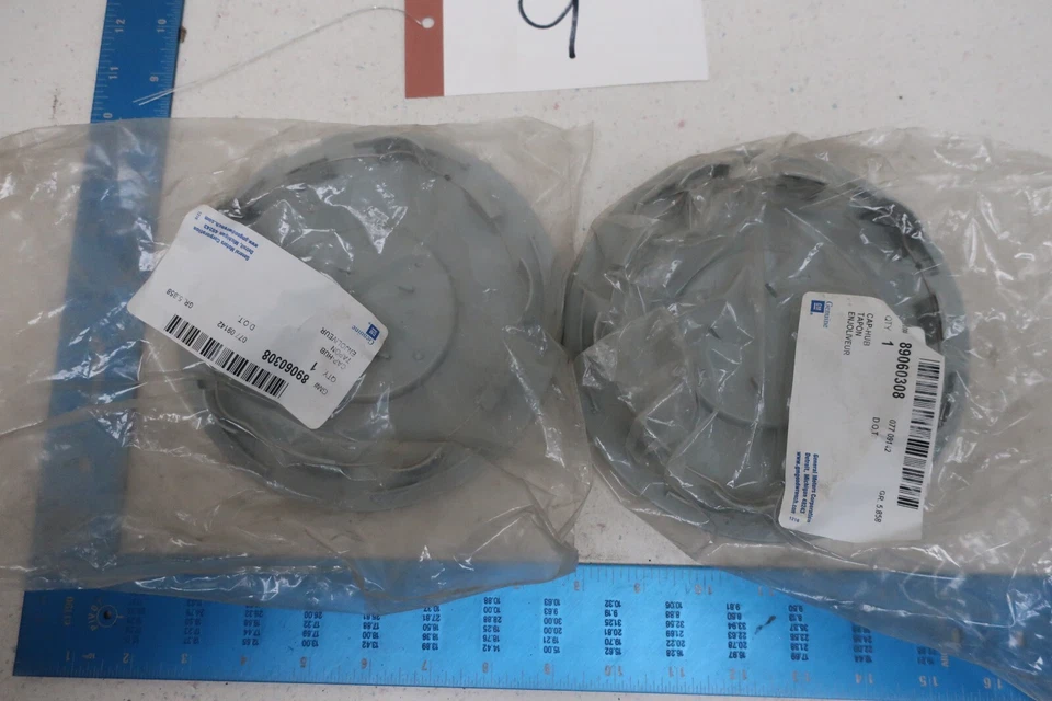 Колпаки колес GM Buick Century лот из 2 серебристых пластиковых ЗАПЕЧАТАННЫХ 89060308 (2484 #9) - Изображение 2 из 3