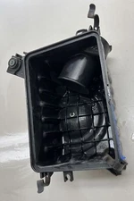 2005-2010 Kia Sportage 2.7L V6 Air Cleaner Intake Box LOWER COVER 28112-2E000