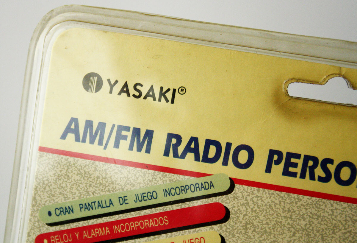 VINTAGE 80'S YASAKI WALKMAN AM/FM RADIO WITH LCD HANDHELD GAME