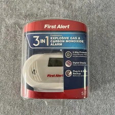 First Alert 3 in 1 Explosive Gas & Carbon Monoxide Alarm Plug New In Box