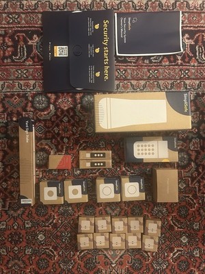 SimpliSafe Security System. 19 PIECE. Motion, Entry, Glass Sensors,panic,keyfob