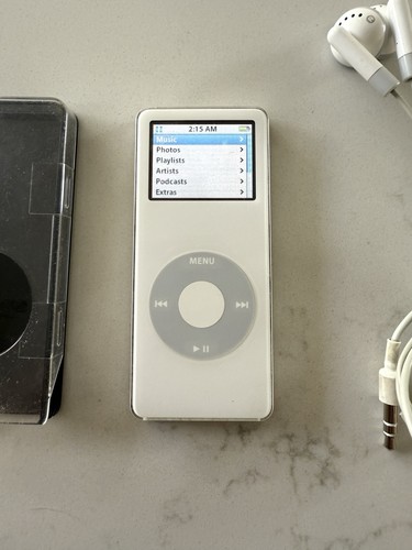 Apple iPod Nano 2GB Weiß Musik Player A1137 Bundle mit Ohrhörern und Hülle - Bild 2 von 17