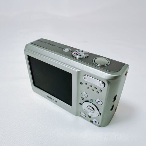 Fujifilm FinePix F31 fd Silver 6.3MP Compact Digital Camera - Picture 5 of 11