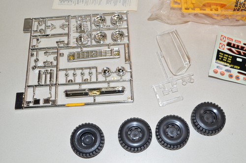 Vintage 1982 MONOGRAM BLAZER PULLDOZER Model Kit Complete Unbuilt 1/24 Rare HTF - Picture 4 of 6