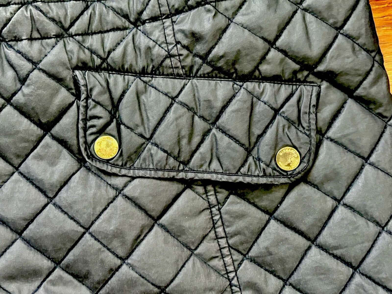 Giacca Michael Kors trapuntata blu navy oro accentato cerniere pulsanti logo con cappuccio 1X