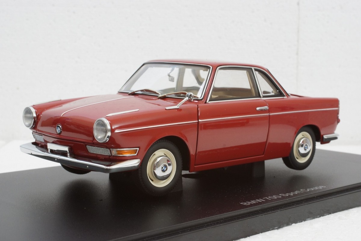 オートアート　1/18　BMW　700　スポーツ　クーペ 1/18 AUTOart BMW 700 Sport Coupe (Ceramic Blue) Diecast Car