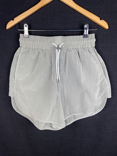 Varley Harmon High Rise Shorts S – Light Grey Shimmer – Nylon Lounge