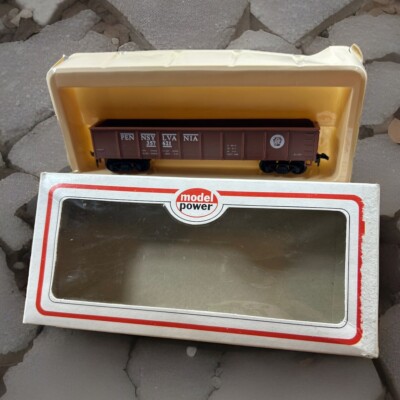 Model Power HO Scale 36' 2 Bay Open Hopper Freight Train Car Pennsylvania 357621
