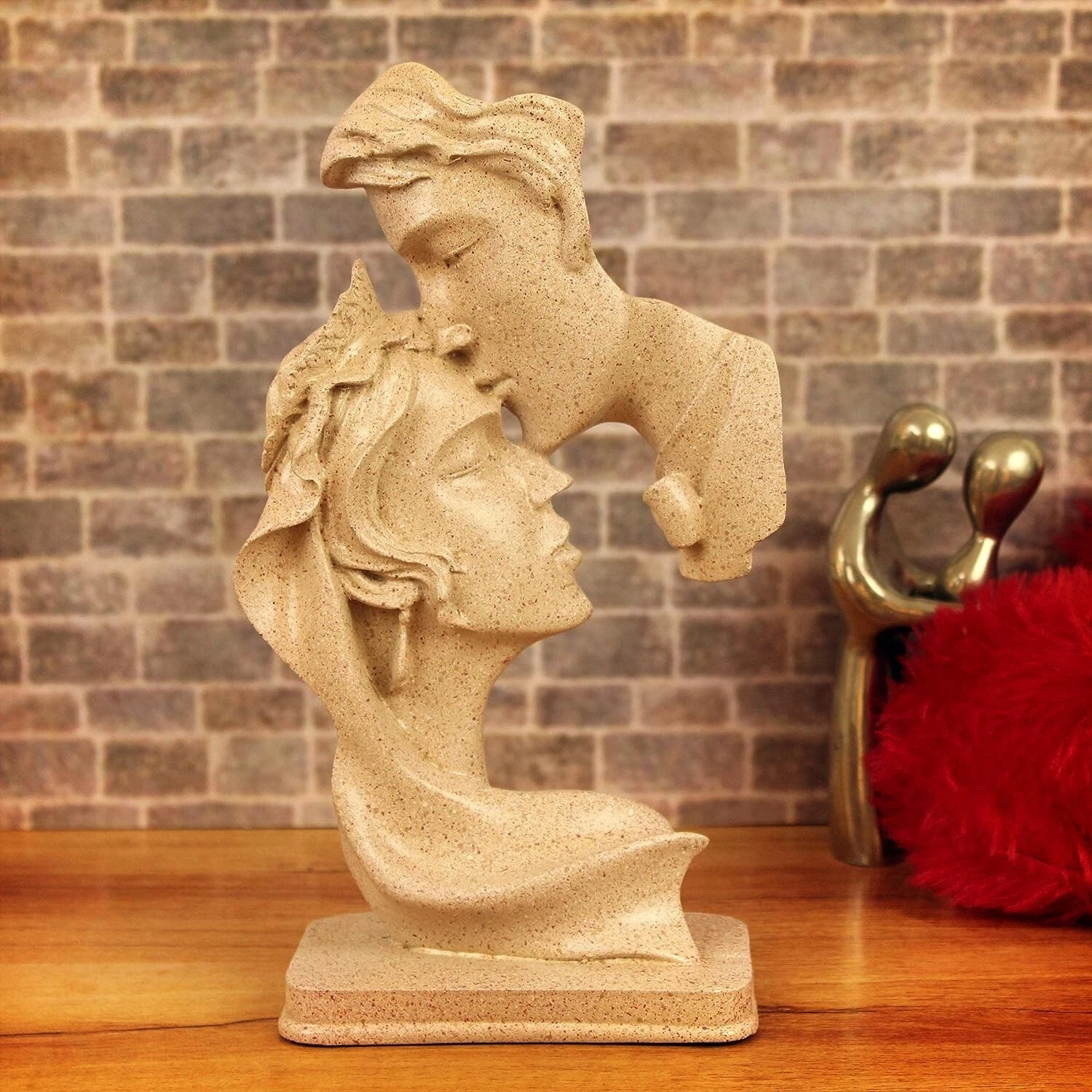 Decorative Romantic Human Face Love Couple Showpiece Statue
