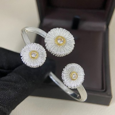 Buccellati New Three in One Daisy Flower Cuff Bangle Bracelet Luxury