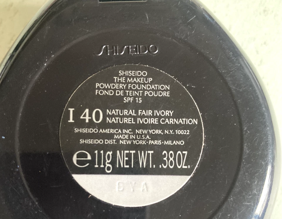 Base protectora UV Shiseido FPS 15, MARFIL NATURAL JUSTO, 0,38 onzas Foto 3 de 3