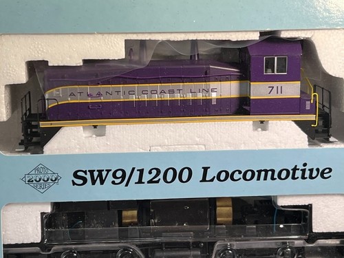 HO Proto 2000 SW9/1200 Locomotive No. 8732 ALC #711 - Picture 3 of 8