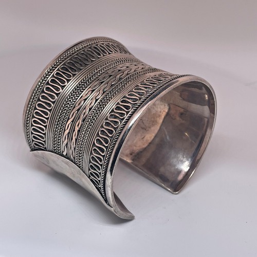 Wide Silver Cuff Bangle Tribal Sterling Silver Cuff Bracelet Unisex Bangle 1990s - Foto 11 di 12