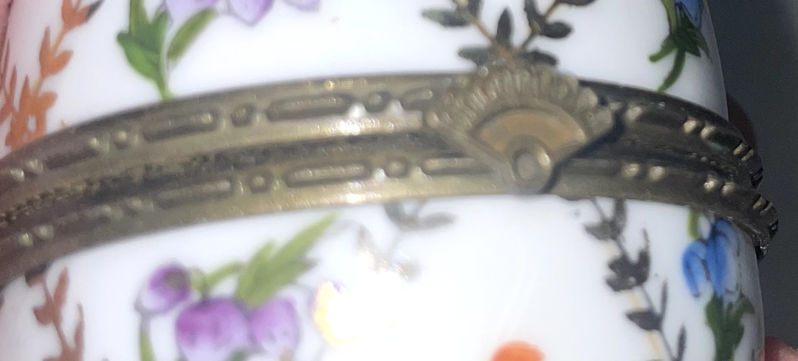 Vintage Hinged Porcelain Egg 3-Footed Trinket Dish