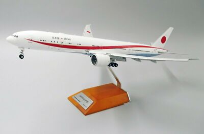 B777-300ER JASDF REG: N509BJ (FLAPS RUNTER) MIT STAND - JC WINGS LH2072A 1/200