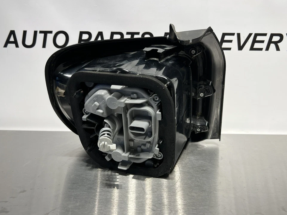 Оригинальный задний фонарь для правостороннего пассажира Jeep Renegade TRACK HAWK 2015–2018 годов выпуска - Изображение 4 из 4