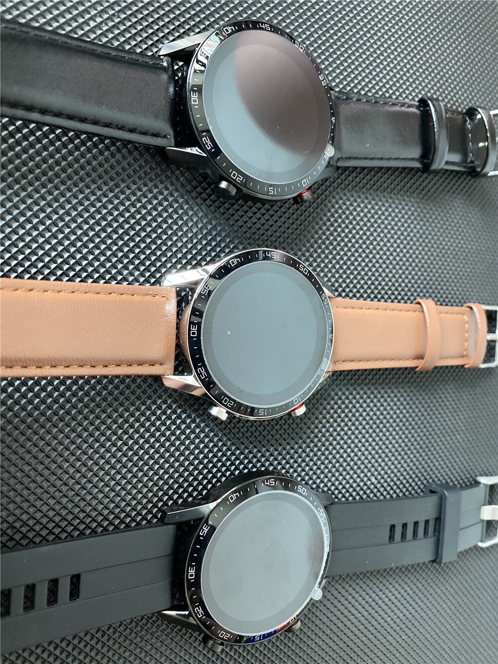 Montre connectée homme étanche dotée d'une autonomie de 14 jours