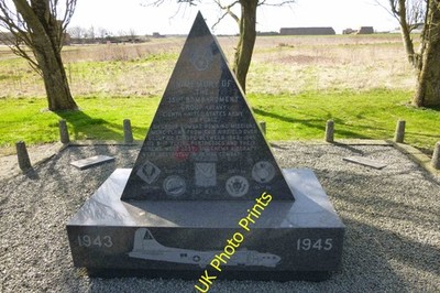 Foto A3 U.S.A.A.F. Denkmal bei R.A.F. Polebrook \/ USAAF Station 110 - c2015