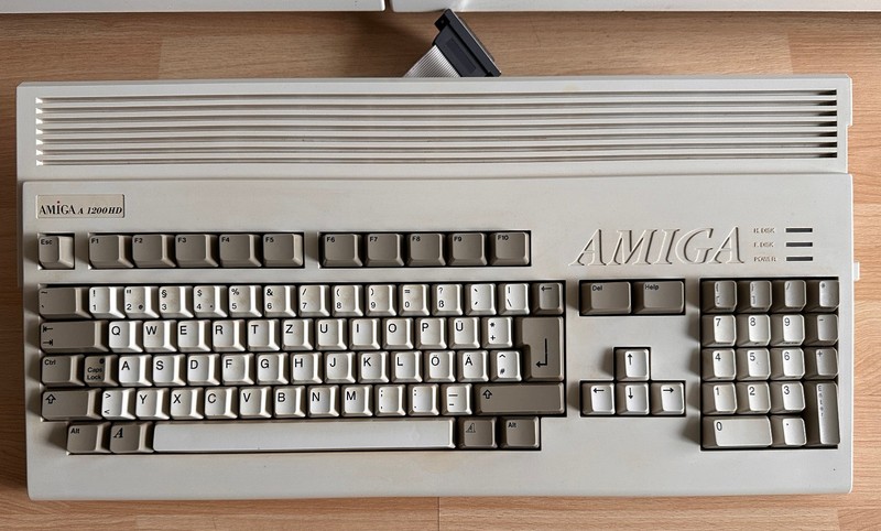 Commodore Amiga 1200 With Kick 3.1, WB 3.1 & Blizard 1230/32MB (CF Card)