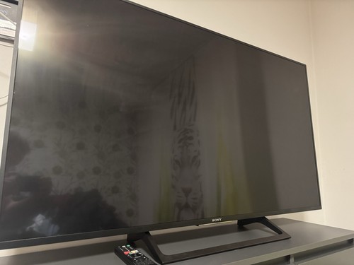 Sony KD-55XE8096 55 Zoll TV defekt mit Standfuß