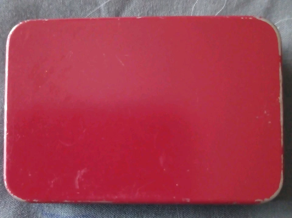 Lata vintage tamaño bolsillo pequeño "Saludos de temporada", niños con árbol de Navidad Foto 2 de 4