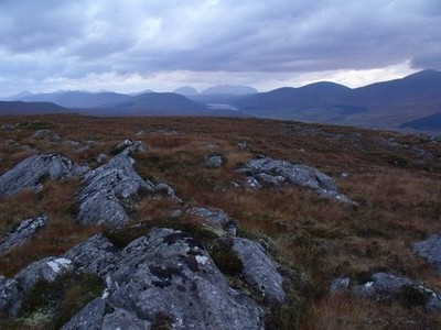 Foto A2 Gipfelgrat Carn na Feith Rabhain Blick Westen in Strath Br c2011