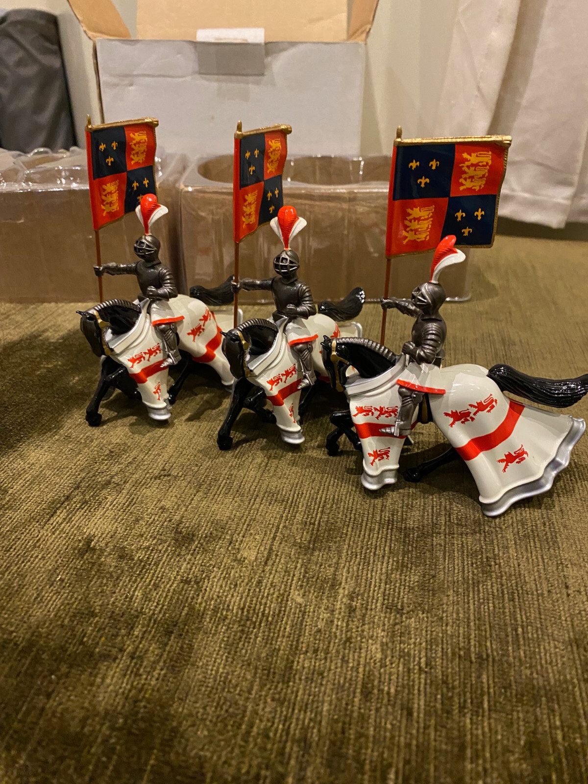 Three William Britains Mounted English Standard Bearers 40233 new in