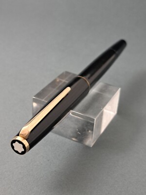 Montblanc 320 Black Fountain Pen 14c-585 Gold F Nib Montblanc 320 Black Fountain Pen 14c-585 Gold F Nib