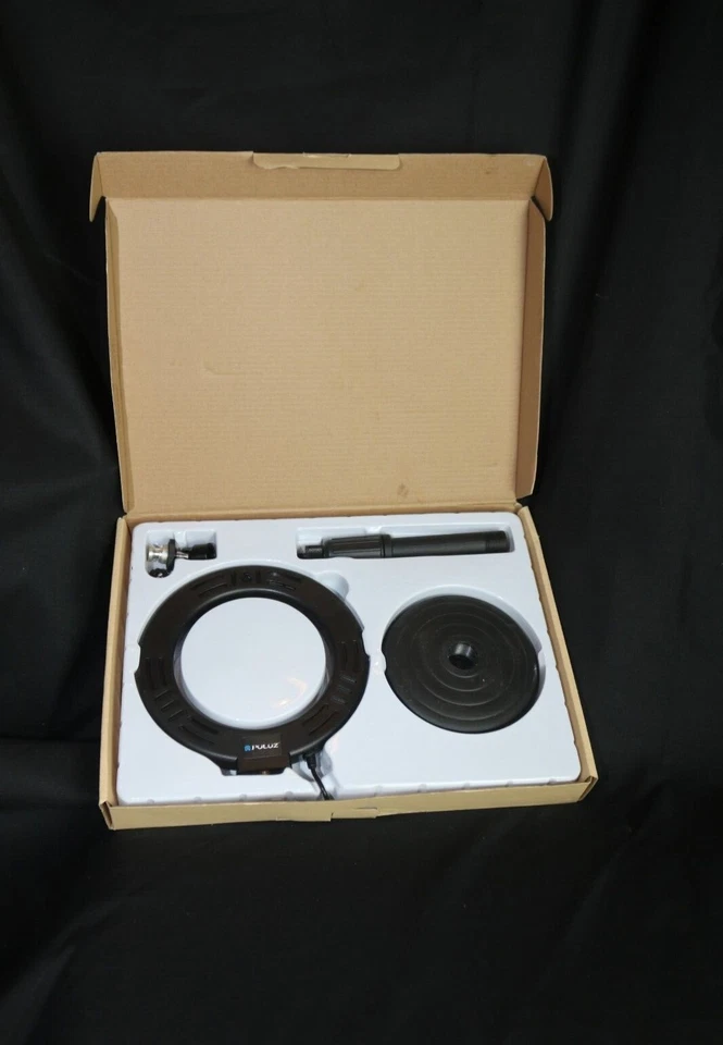 LED Ring light with adjustable lighting modes, lightweight an portable design - Image 3 of 3