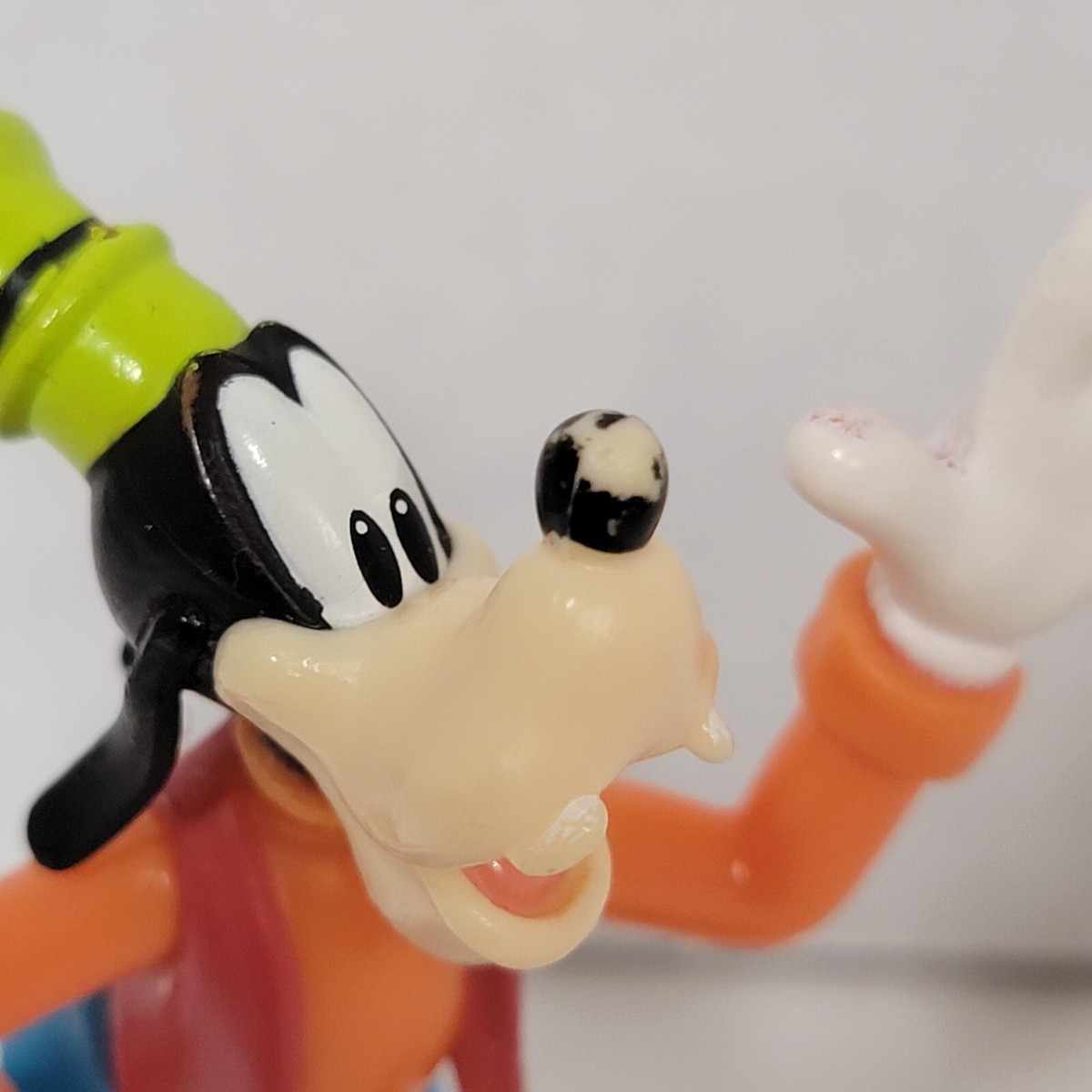 Disney Goofy Waving 3.5