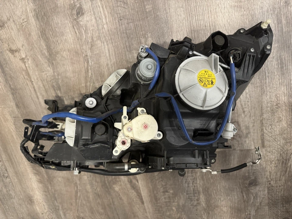 Faro de xenón AFS lado derecho del pasajero fabricante de equipos originales Lexus LS460 LS460L 2007-2009 Foto 4 de 4