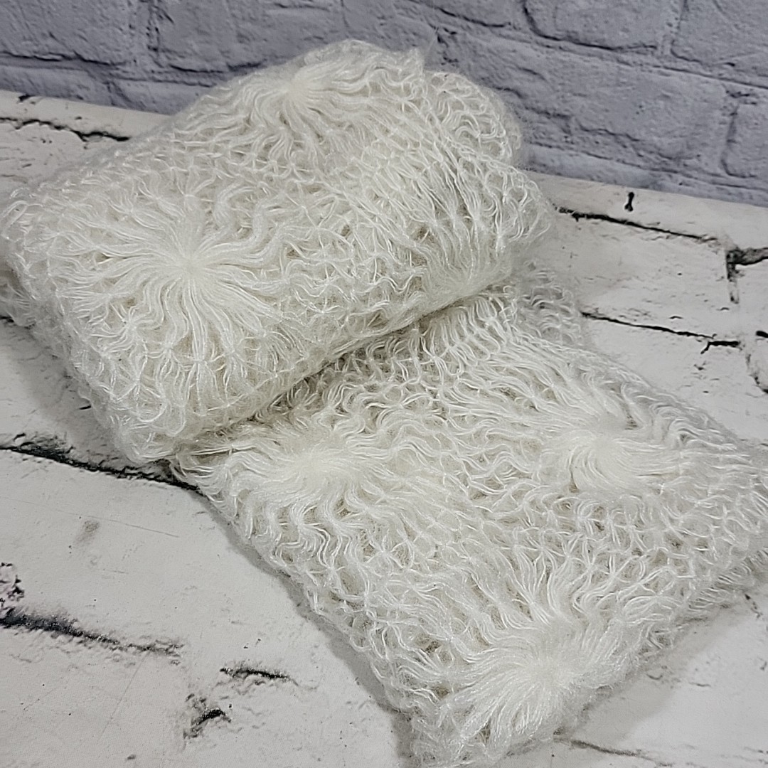 Vintage Hand Crocheted Scraf Ivory Wispy Sunburst Geo Pattern Warm Winter Shawl 