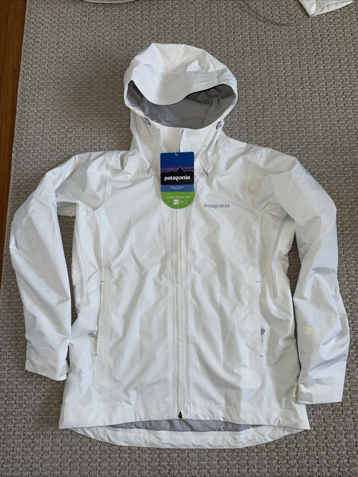 Patagonia H2no Rain zip jacket Womens White Medium New
Opens in a new window or tab