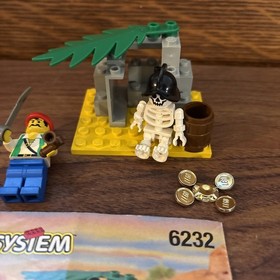 Used Vintage Lego  6232 Skeleton Crew Pirate Isle Set