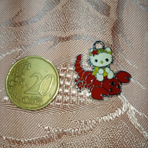 CIONDOLO HELLO KITTY SEGNO ZODIACALE SCORPIONE 🦂 OMAGGIO CORDONCINO COLLARINO - Foto 2 di 2