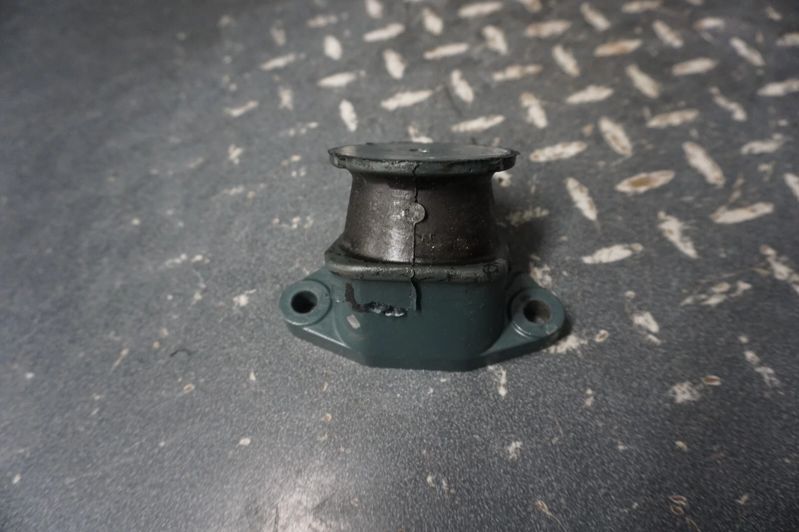 1990-2005 Yamaha OEM Engine Motor Mount Freshwater WaveRunner GP1200 XL700