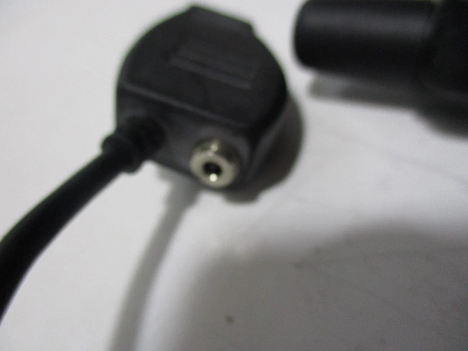 PARROT BLUETOOTH HANDSFREE CAR KIT - Image 3 of 4