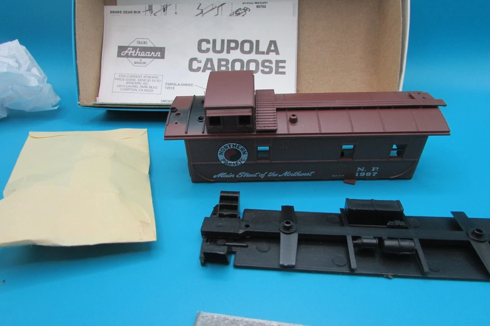 HO Scale Athearn 1266 Northern Pacific Caboose Car Kit Lot#4510 - Image 2 of 3