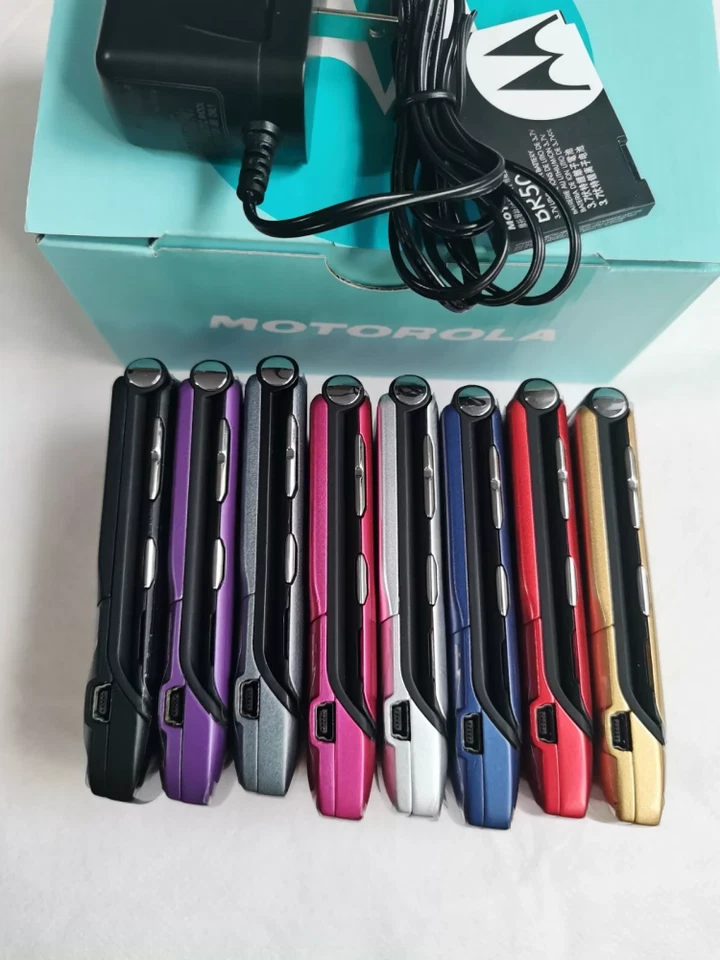 Motorola RAZR V3 Unlocked Flip GSM 850 /900 /1800 /1900 Bluetooth  Mobile Phone - Image 2 of 4