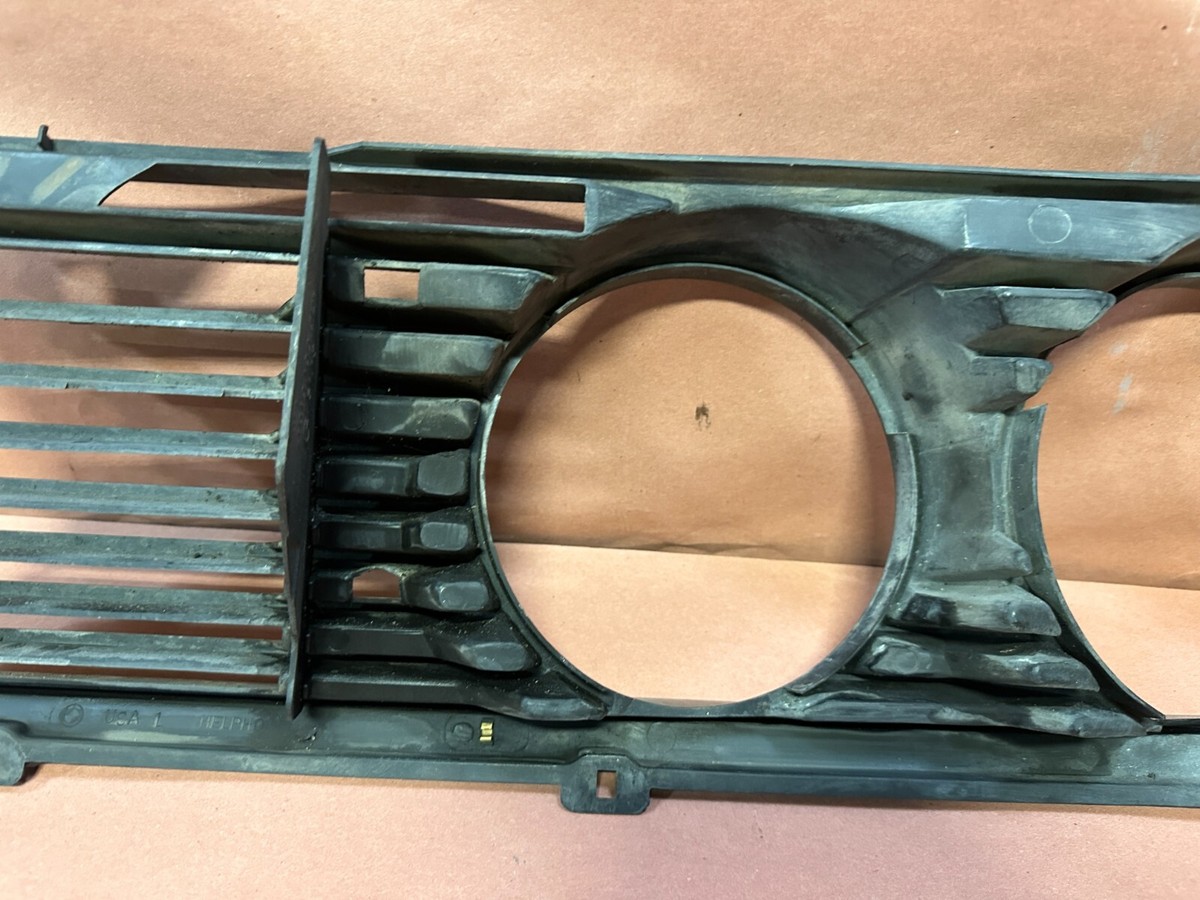 BMW E28 528e 524td 533I 535I Front Left Headlight Grill Trim OEM