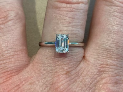 1.0 Lab Created Diamant Smaragdschliff Solitär Ring Platiniert