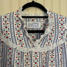 Lanz of Salzburg Cotton Flannel Nightgown Eyelet Trim Floral Hearts Vintage M